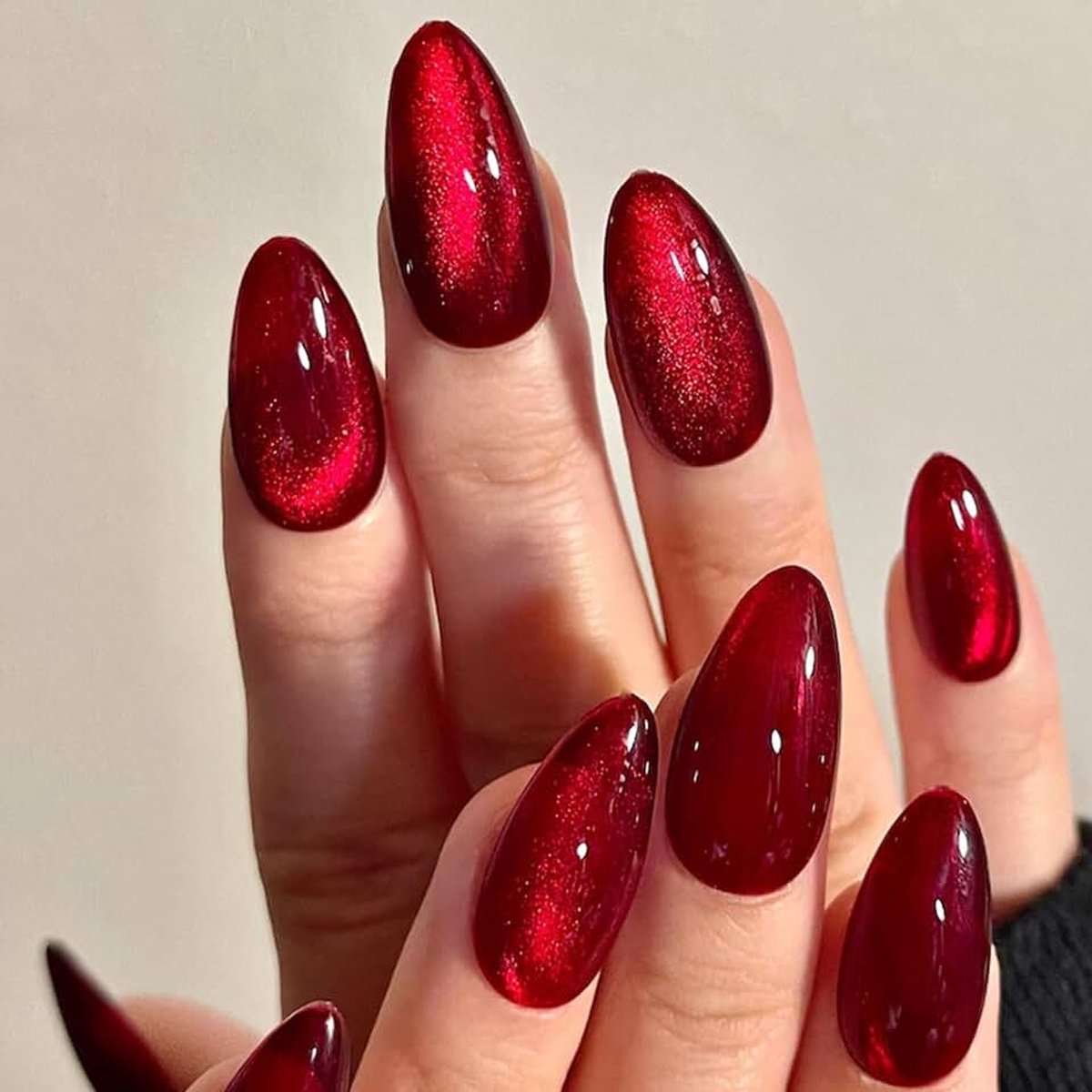 Eye Press on Nails kort, 24 stuks rode ronde nagels om op te plakken, kattenogen, full cover vingernagels met nagellijm, glanzende zachte gel nepnagels voor vrouwen, kunstnagels, nail art
