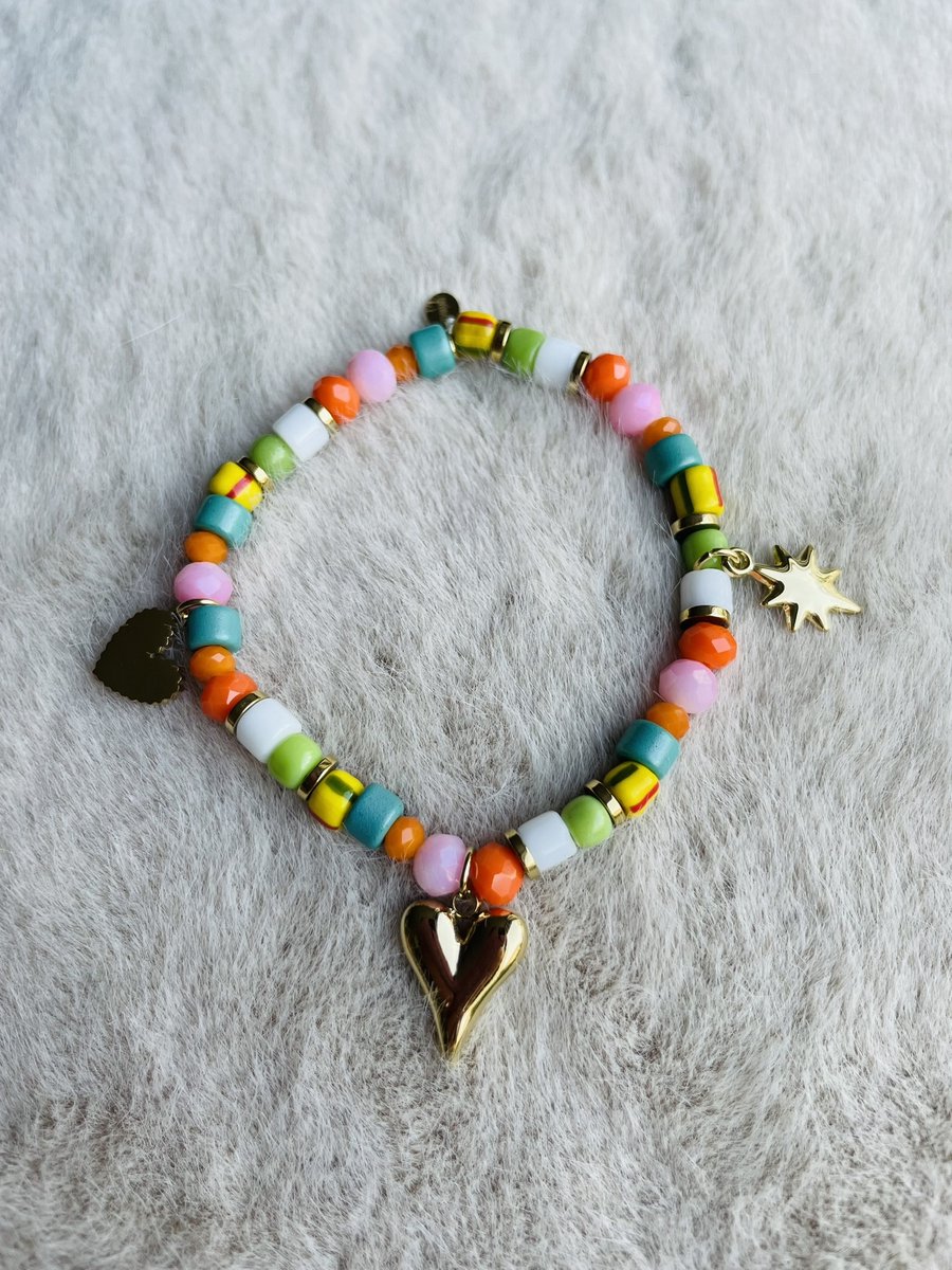 Kleurrijke armband met bedels