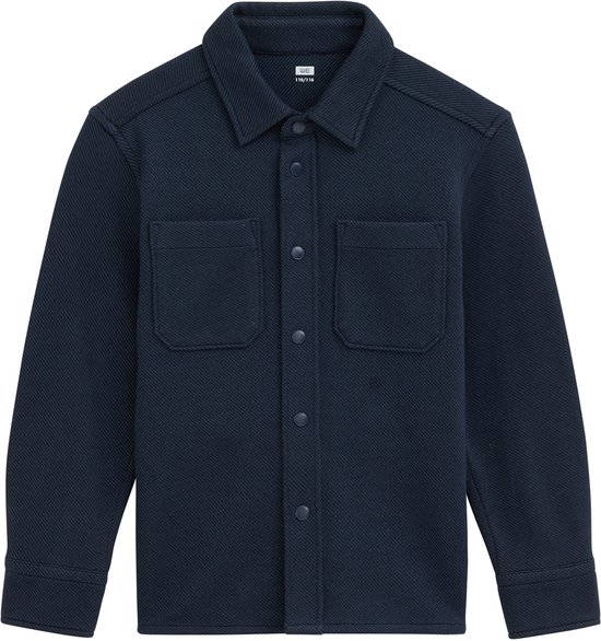 Donkerblauw gebreid hemd met twee borstzakken, knopen en kraag.