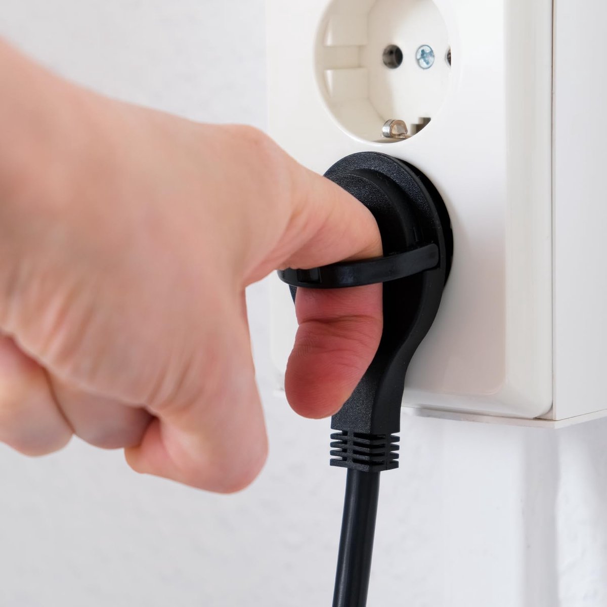 SnelShoppen - 6-Weg Stekkerdoos met Platte Stekker, Aan/Uit Schakelaar, 1.4m Kabel, Robuust Kunststof, Zwart, Ideaal voor TV, PC, Multimedia en Huisho