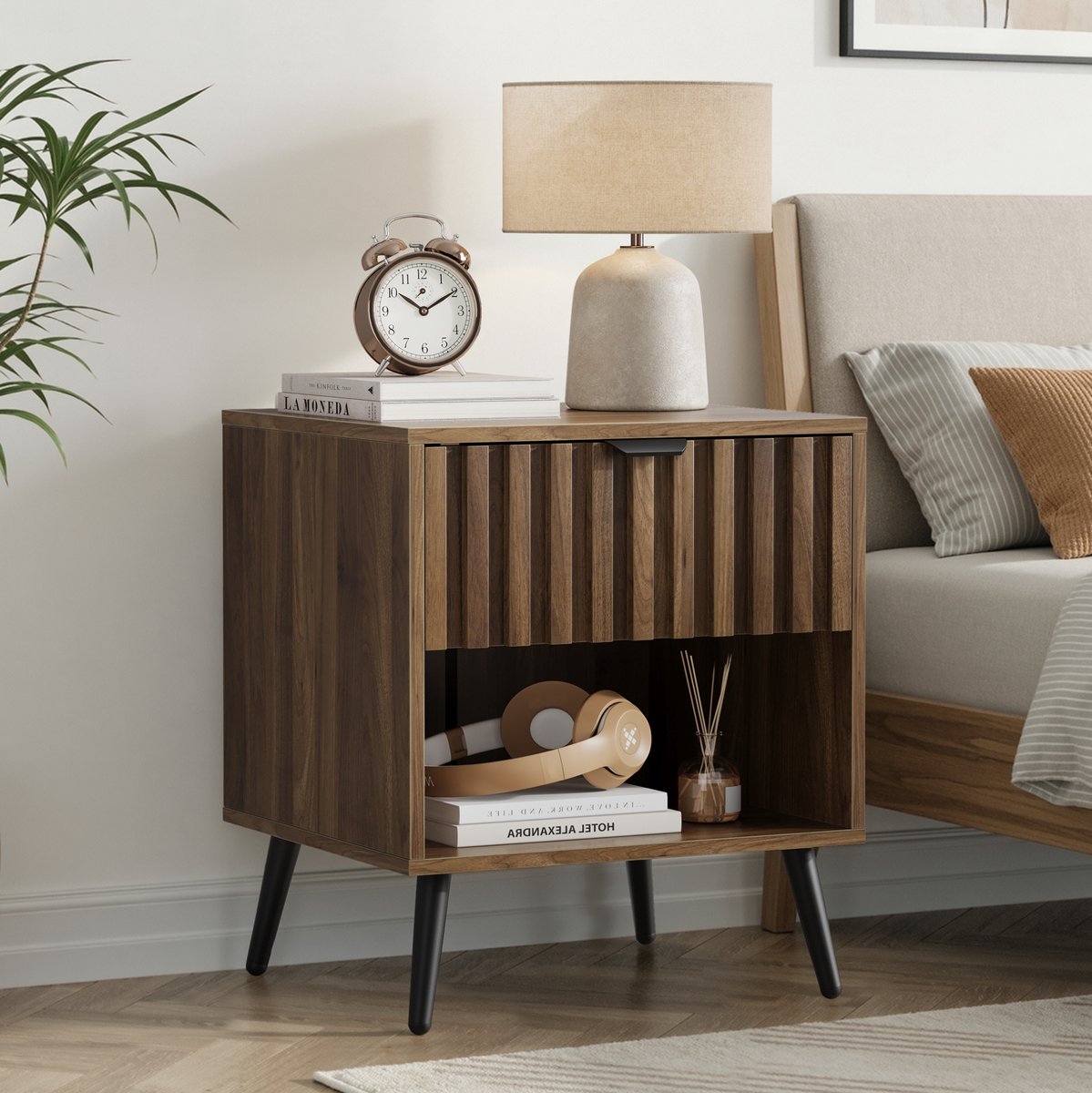 Wishdor - Nachtkastje - 1 lade en open vak - modern design - slaapkamer of woonkamer - houtlook en metaal - walnootkleur - 45 x 40 x 53 cm