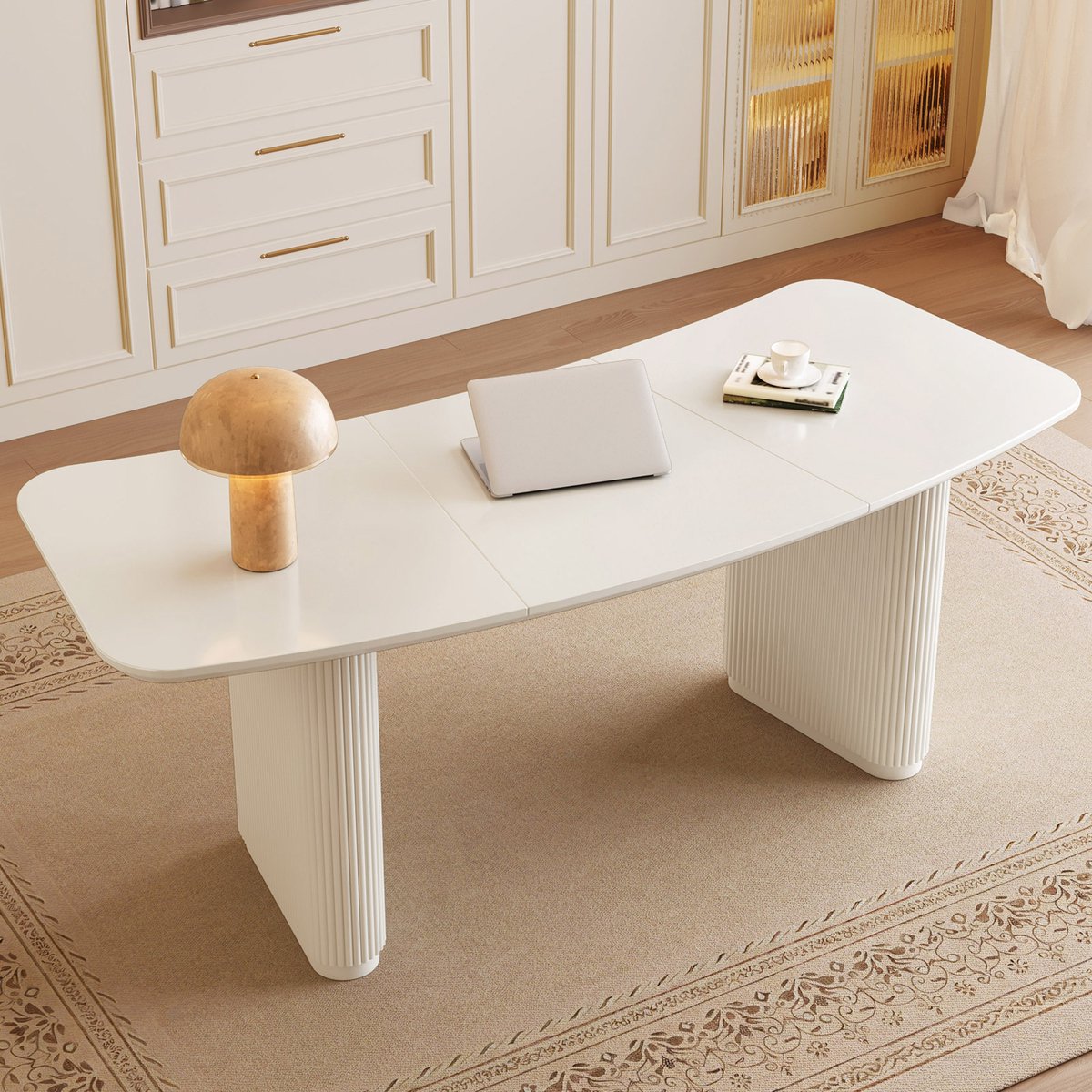 Guyii Modern Waaiervormig Bureau in Crèmewit 197,3 x 79,3 x 74,5 cm – Ruim Verbreed Werkblad met Afgeronde Hoeken en Stevige Geribbelde Poten – Voor Thuiskantoor, Woonkamer en Slaapkamer