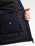 Binnenkant van donkerblauwe winterjas met zak en Petrol Industries label.