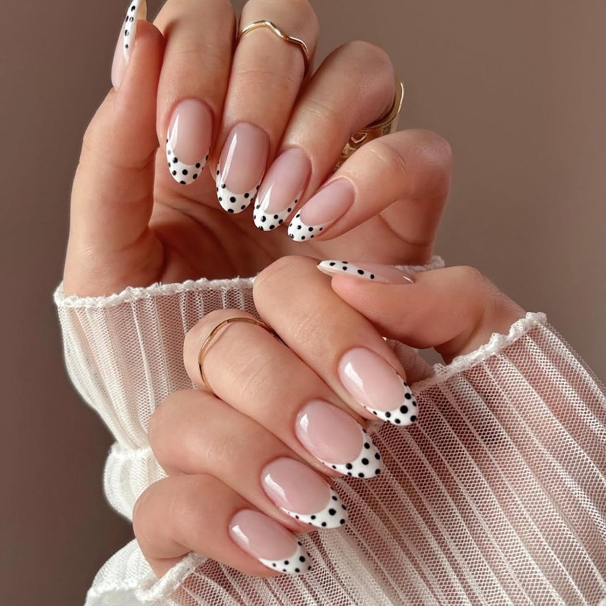 Press On Nails 24PCS - Amandelvorm - Nude Roze Polka Dot Design - Snel en eenvoudig aan te brengen - ShopVlot