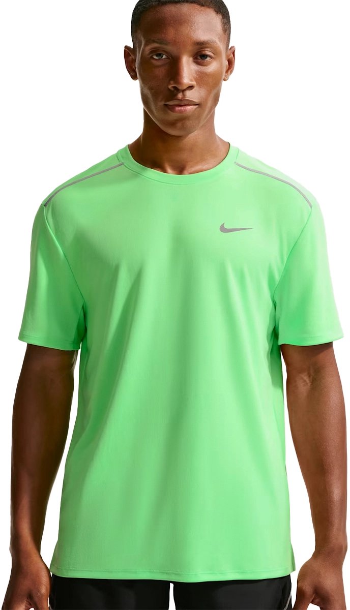 Nike dri-fit uv miler top in de kleur . Groen