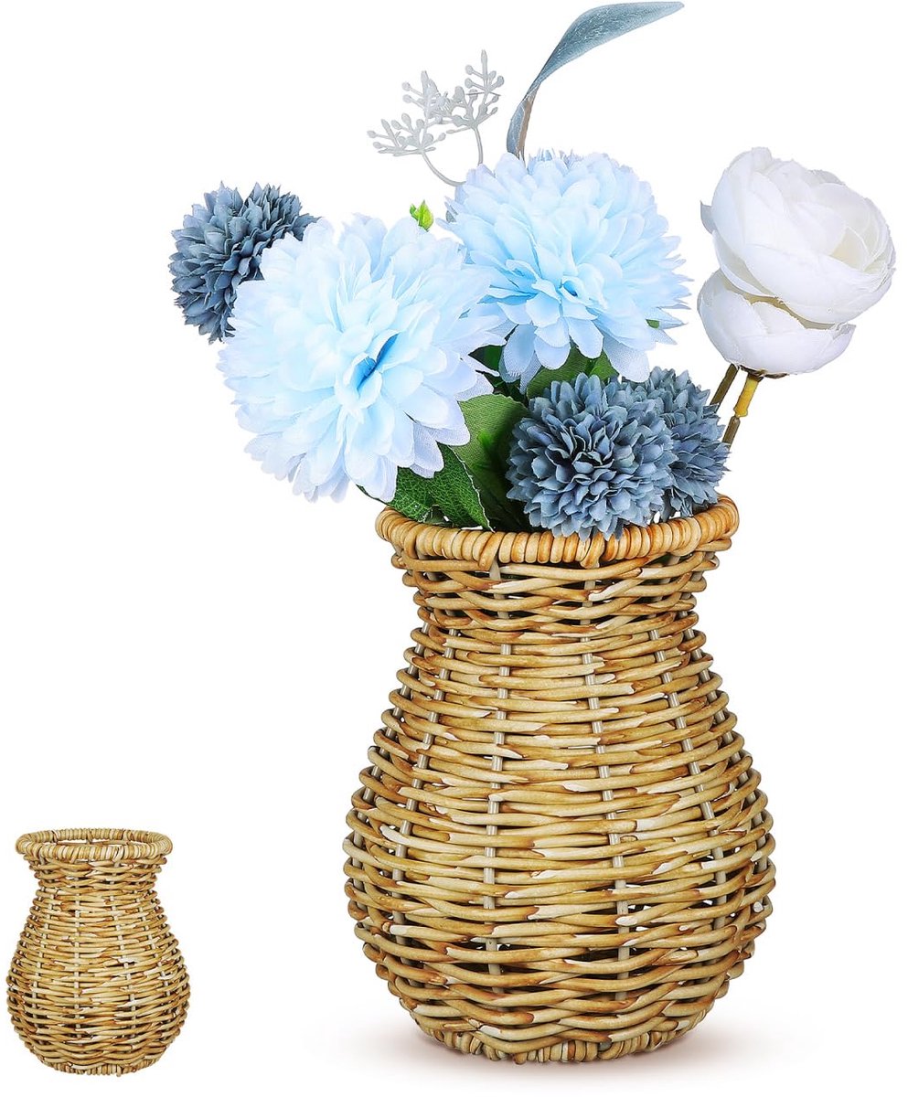 Vaas in rustieke stijl in kubusvorm van geweven bloemen, esthetisch, decoratief, interieurdecoratie, eenvoudige natuurlijke decoratie
