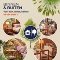 Verschillende locaties voor de houten bijzettafel: binnen en buiten.