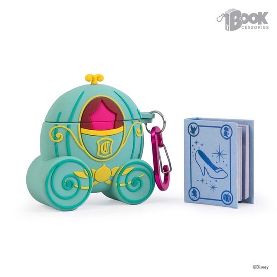 Cinderella's koetsje met roze en gele accenten, met een klein blauw boekje ernaast.