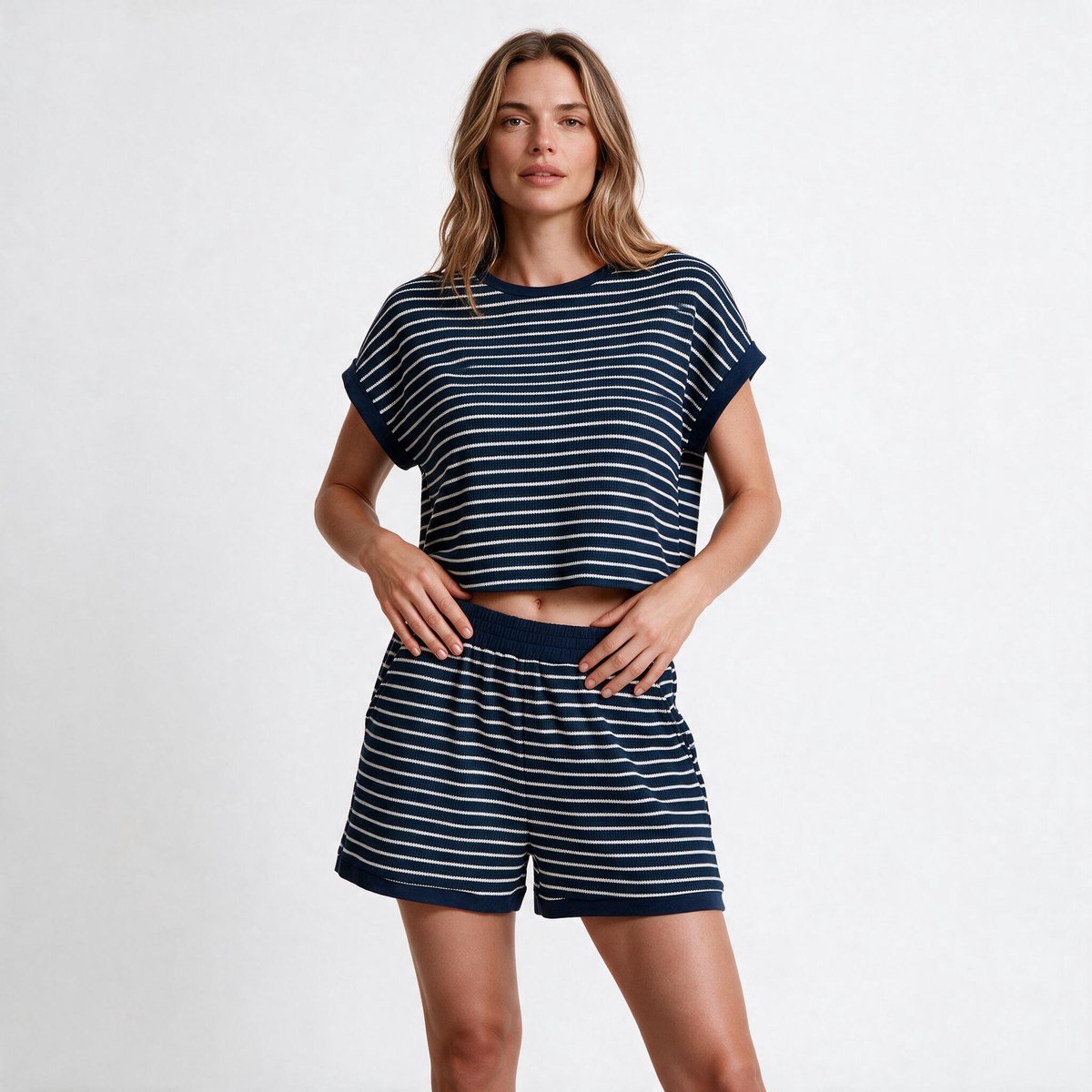 Imily Bela Dames Gestreepte Tweedelige Set met Croptop en Shorts