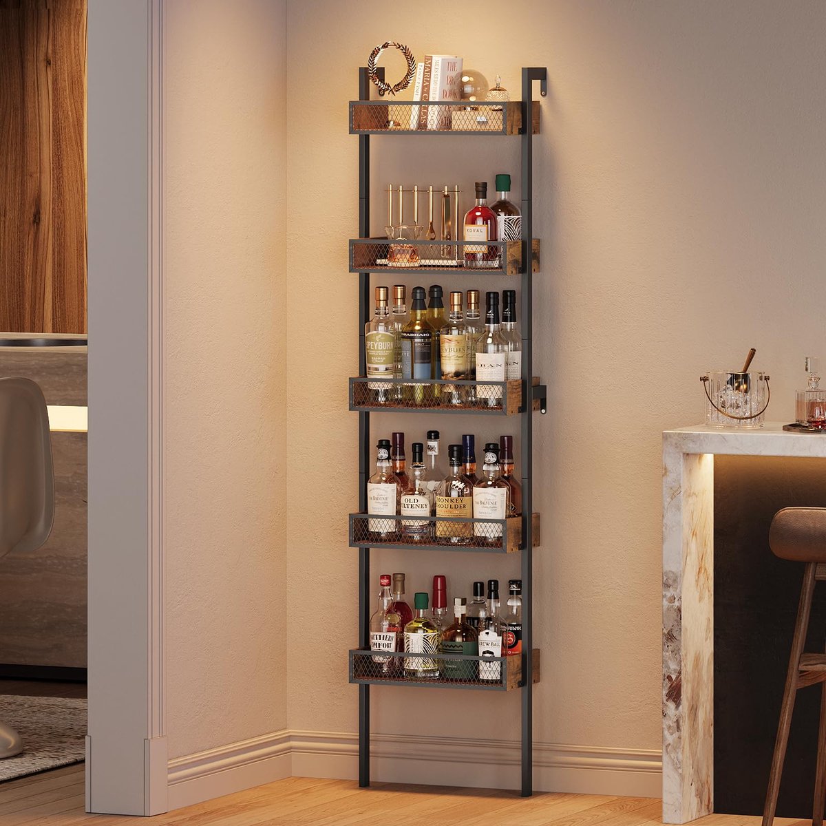 Famanu – Vrijstaand wijnrek en liquor standaard, 5-traps flessenrek en wanddisplay voor wijn en sterke drank, rustiek bruin hout en metalen decoratie