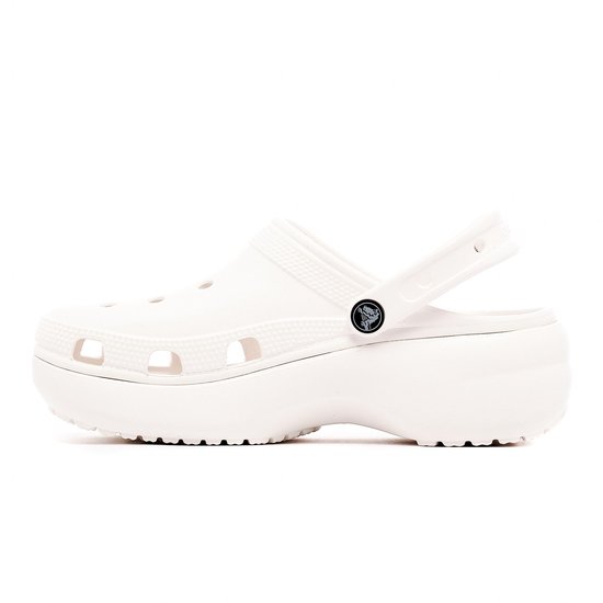 Zij-aanzicht van een witte Crocs platformschoen met band.
