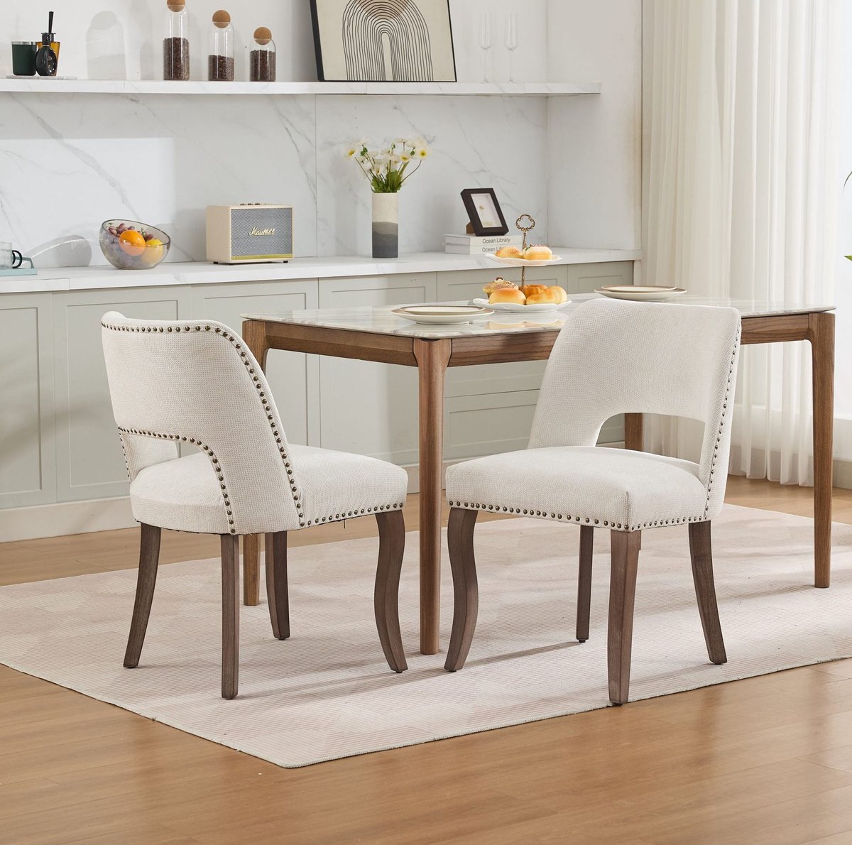 MEUNIQ set van 2 eetkamerstoelen beige met hoge opengewerkte rugleuning, zachte stoffering, houten poten voor eetkamer en keuken