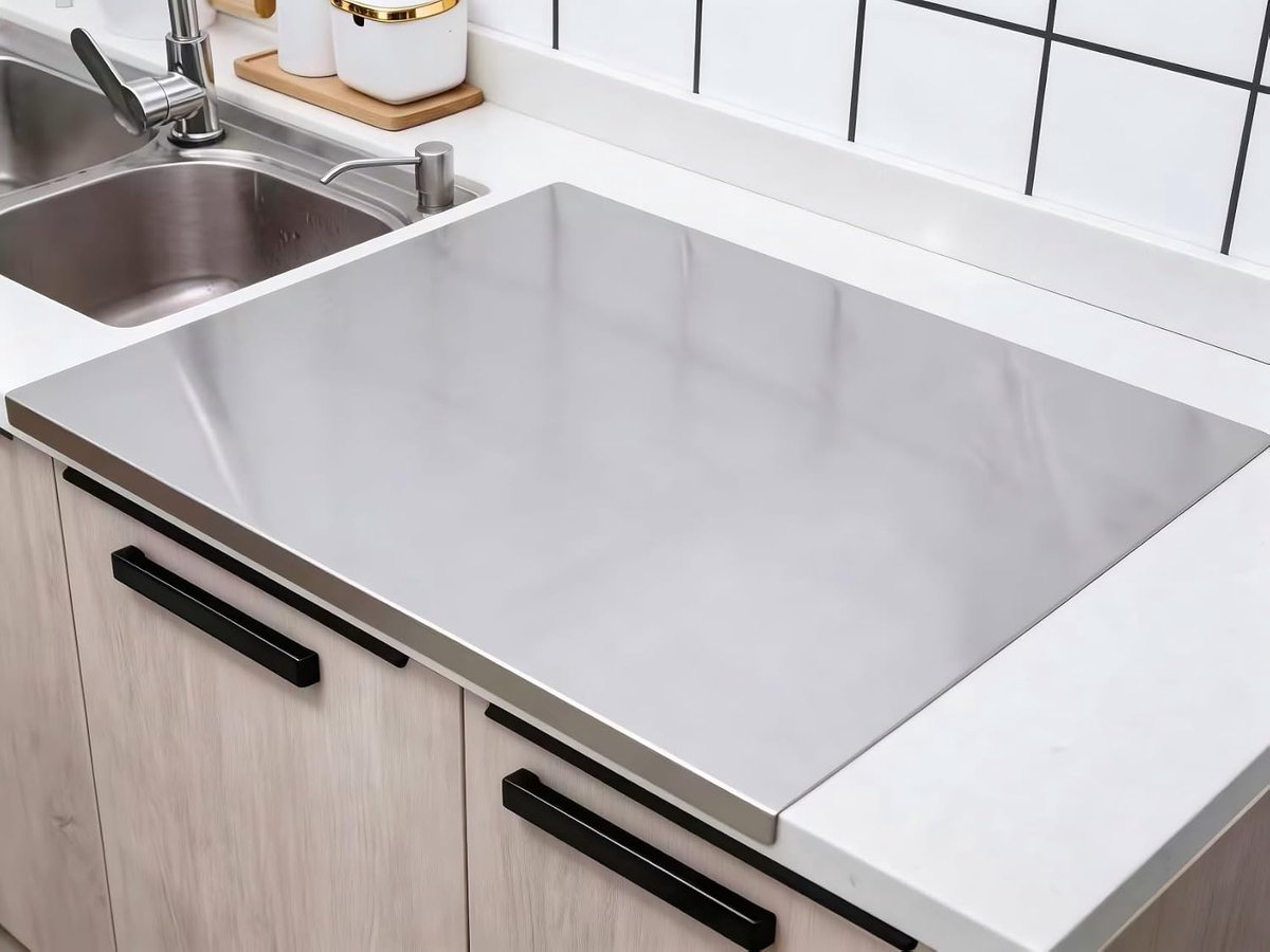 Roestvrijstalen snijplank met opstaande rand – niet-giftige RVS snijplank voor het aanrecht – vaatwasserbestendige metalen snijplank voor vlees, fruit, groente en bakwerk (40 x 30 cm)