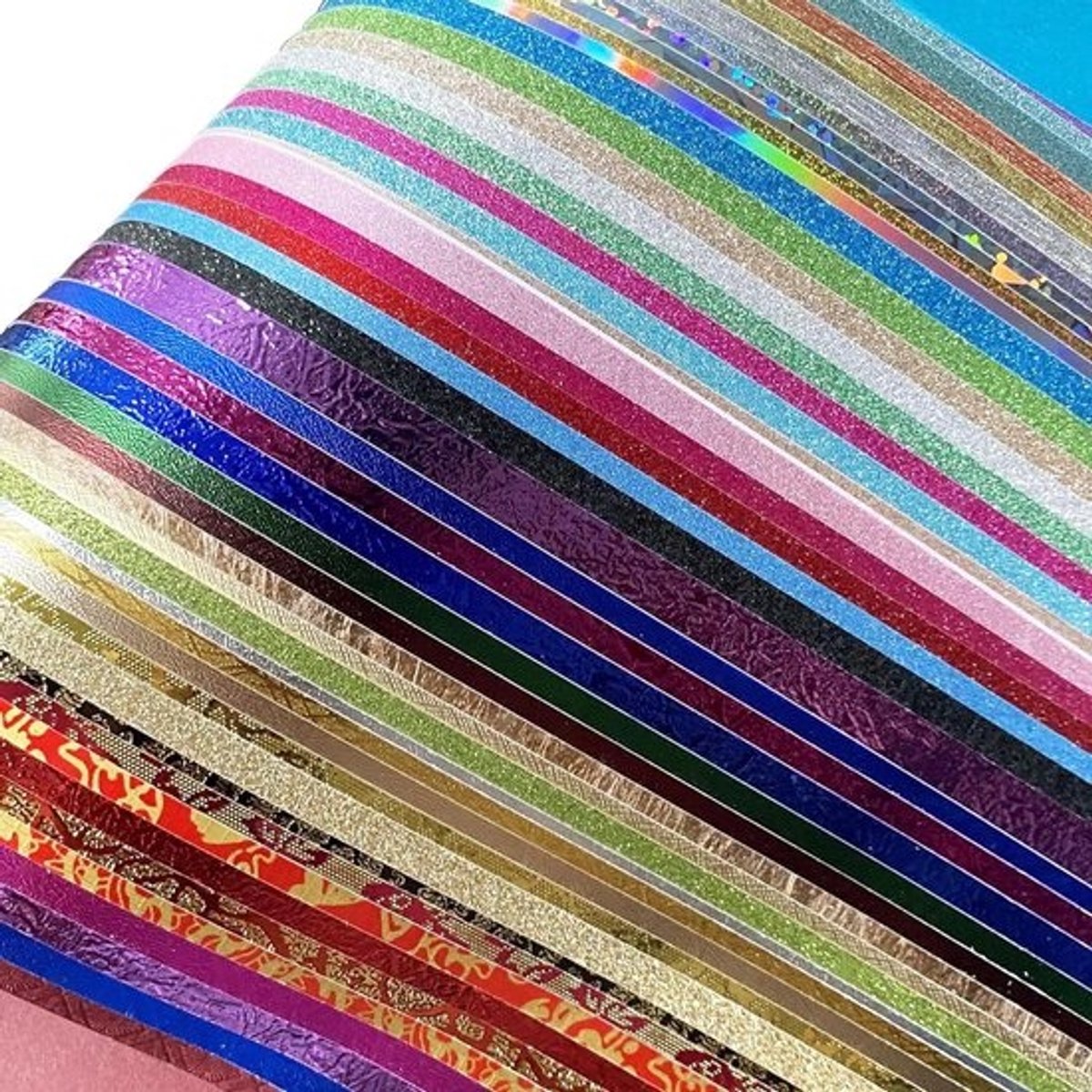 Folie Papier Pack - Glitter Papier - Creatief Knutselen - Reliëf Metallic Ontwerpen - A4 50 Vellen - Verschillende Kleuren