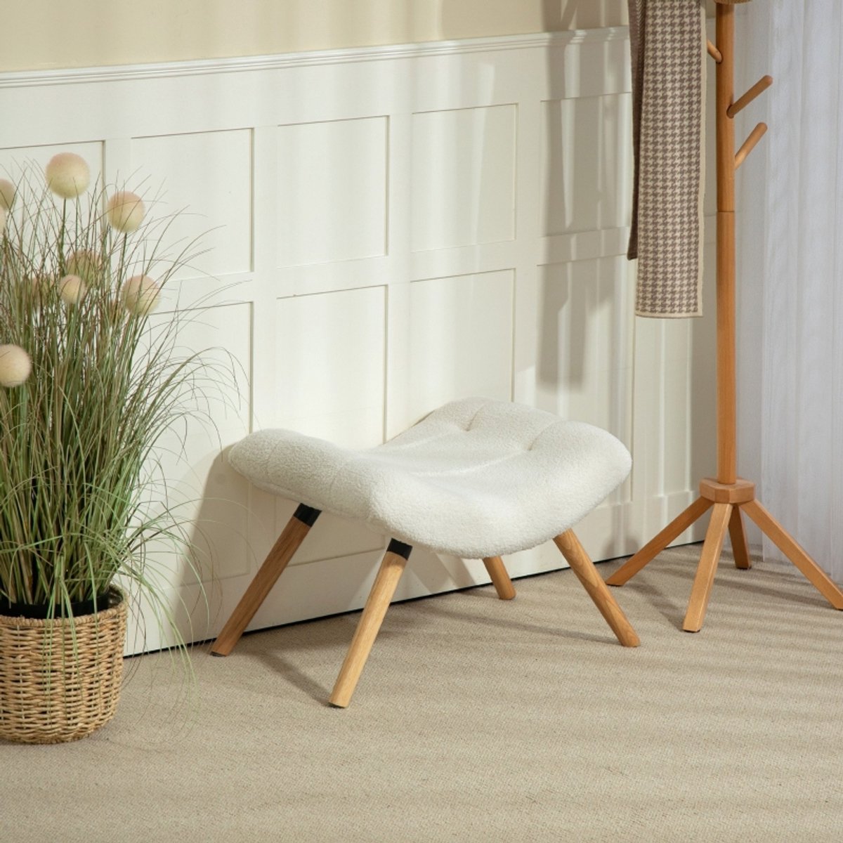 HAUSS SPOLE Voetenbankje - Modern Gepolsterd Ontwerp - Zachte Fleece Bekleding - Voor Woonkamer Slaapkamer En Hal - Hout En Stof - Crèmewit