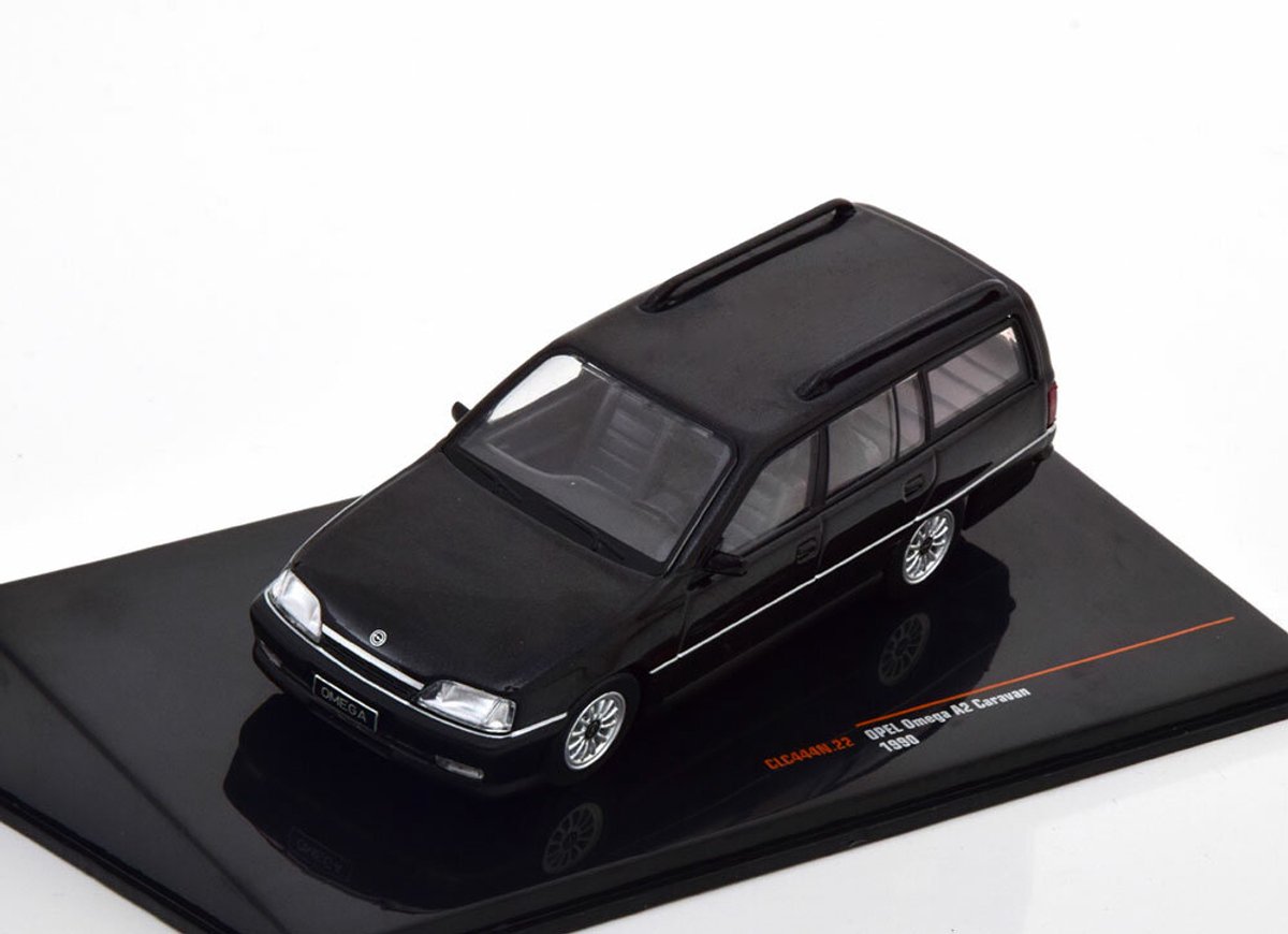 Modelauto Opel Omega A2 Caravan 1990 black - Schaal 1:43