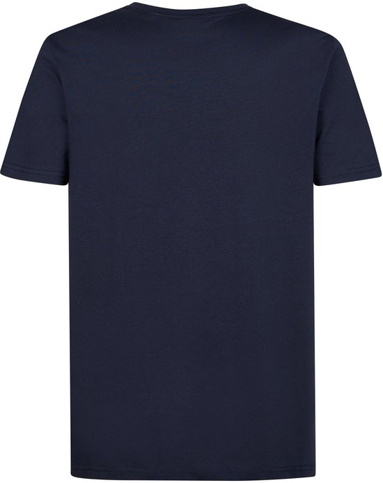 Achterkant van een effen marineblauw T-shirt.