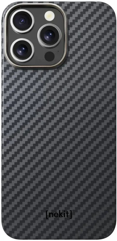 Achterkant iPhone 14 Pro met grijs/zwart carbon fiber hoesje. Met camera-uitsparing.