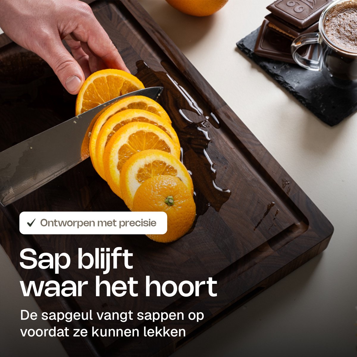 VDN Professionele Snijplank Amerikaans Walnoot Hout met Sapgeul en Handvaten – Anti-slip Borrelplank - Hakblok Kopshout 26x38x3.5 cm — cadeau in Kookcadeaus - foto 6