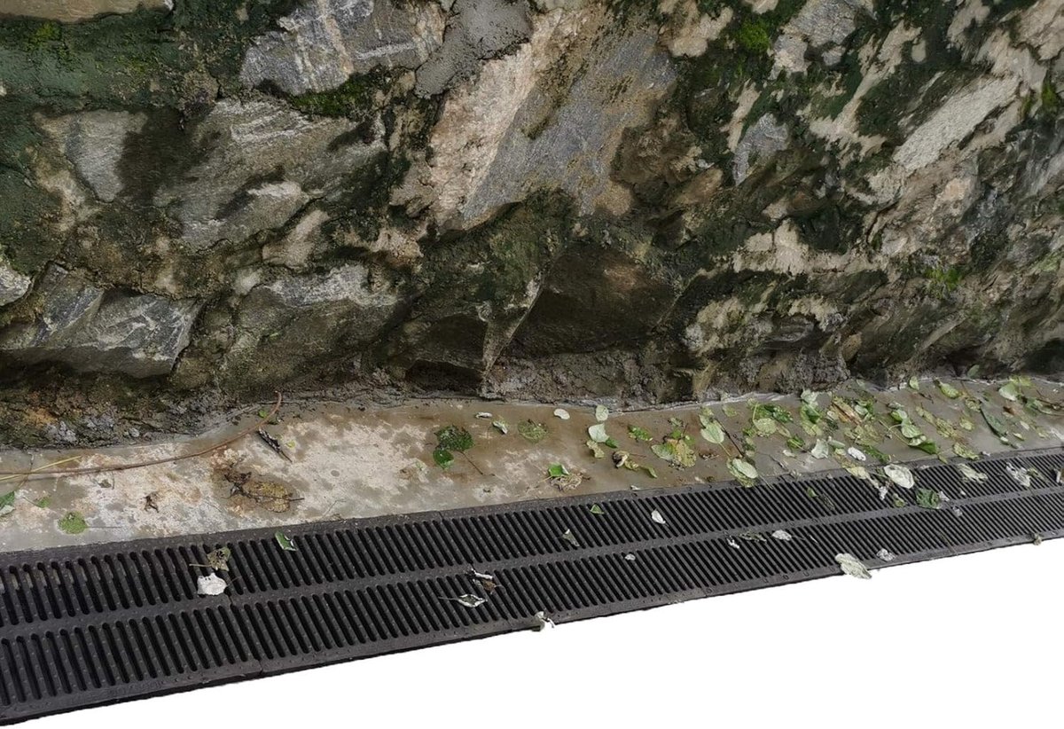 Kanaal Drainage Raspen - Afvoerkanaal Zeef - Voorkomt Verstopping - Verwijderbare Zeef Cover - 1 Cm Gat Afstand - Zwart