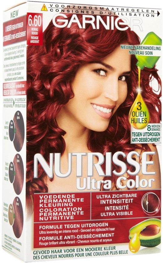 Model met lang, golvend, vurig rood haar. Garnier Nutrisse Ultra Color "Vurig Rood" 6.60 met 3 oliën.