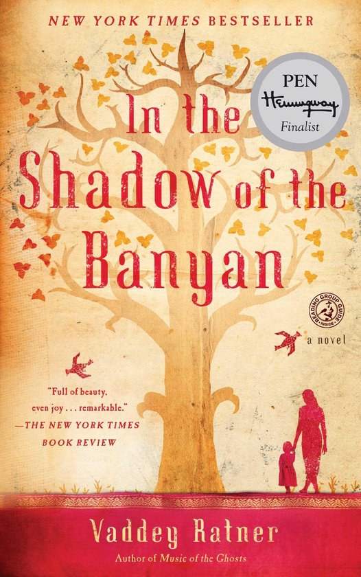 Boekcover "In the Shadow of the Banyan" met een boom met rode en gele bladeren en twee figuren aan de onderkant.