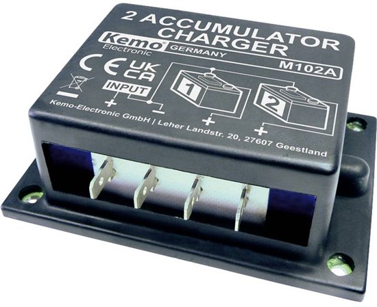 Zwarte Kemo 2 Accumulator Charger M102A met CE en UK/CA keurmerken. Met aansluitingen voor twee accu's.