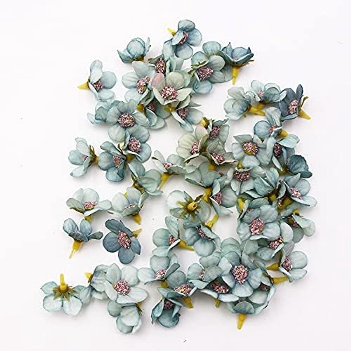 nepbloemen 50/100 stks Multicolor Daisy Flower Head Mini Silk Kunstbloem for Bruiloft Engagement Party Home Decor Diy Guirland-hoofdtooi kunstbloem (Color : Blue, Grootte : 50pcs)
