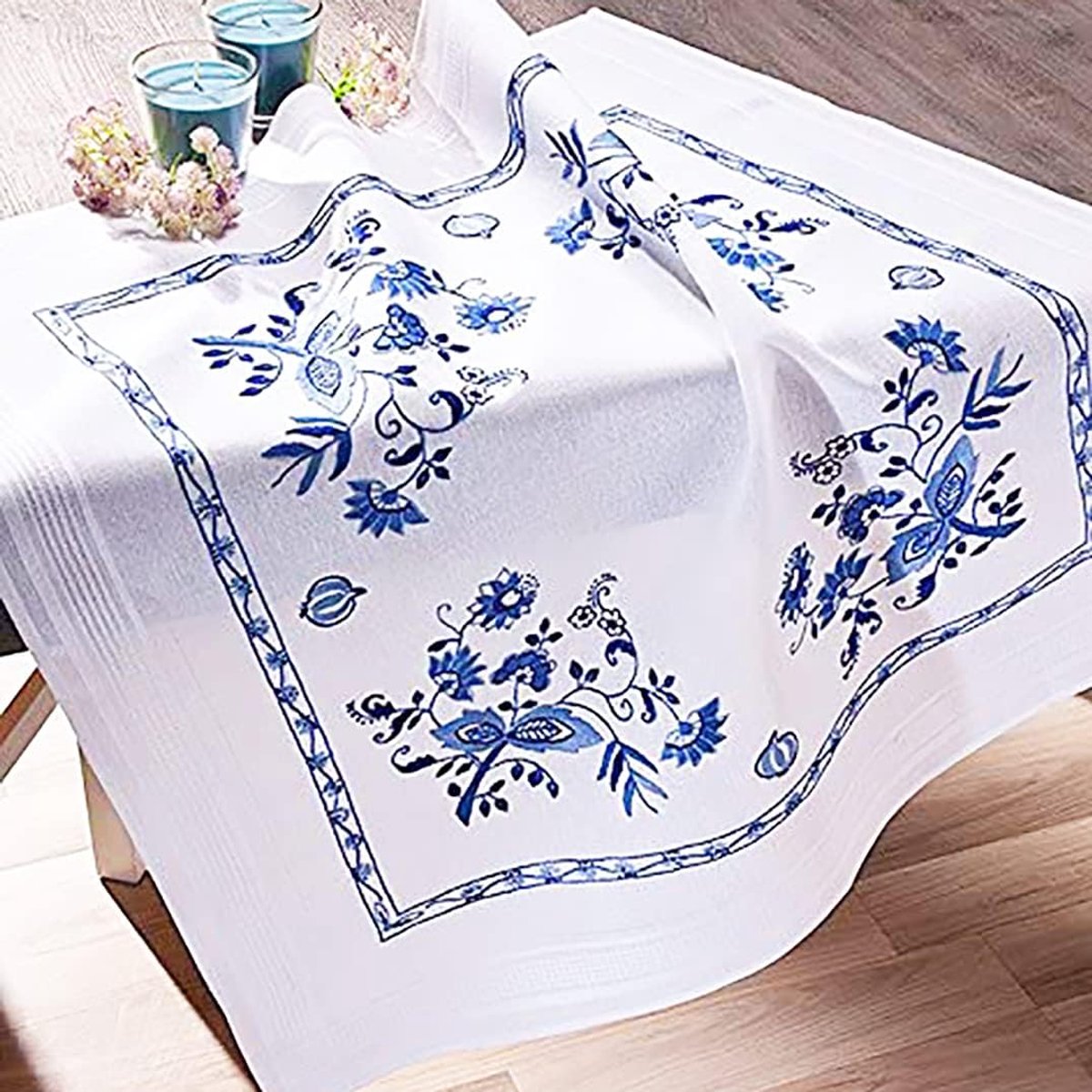 Borduurset met Bloemen in Blauw, 80x80 cm, Voorversterkte Steek, Platte Steek, Voorbedrukt van 100% Katoen