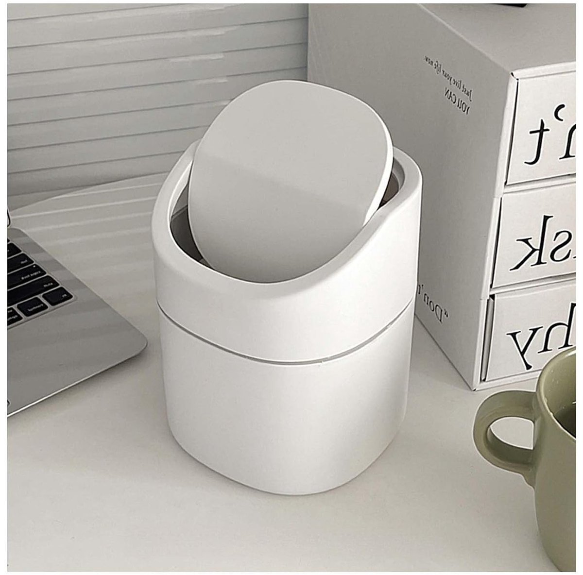 Compacte Plastic Prullenbak met Deksel - Mini Afvalbak voor Thuis, Kantoor, Badkamer en Slaapkamer (Wit) - Ideaal voor Ruimtebesparing en Organisatie