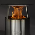 Zilverkleurige HerQs vuurkorf met vlammen, met "herQs" logo.