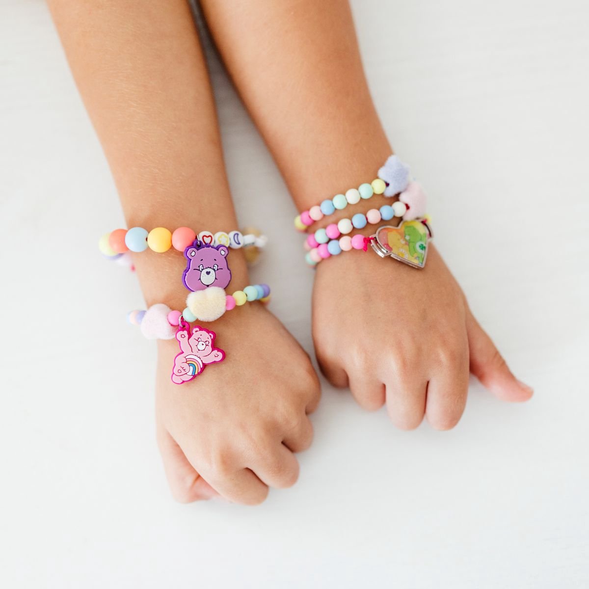 Totum Care Bears Troetelbeertjes sieraden maken 2 armbandjes en ketting - speelgoed meisjes vanaf 4 jaar cadeau tip armbandjes maken knutselen — cadeau in Spellen & Speelgoed - foto 7