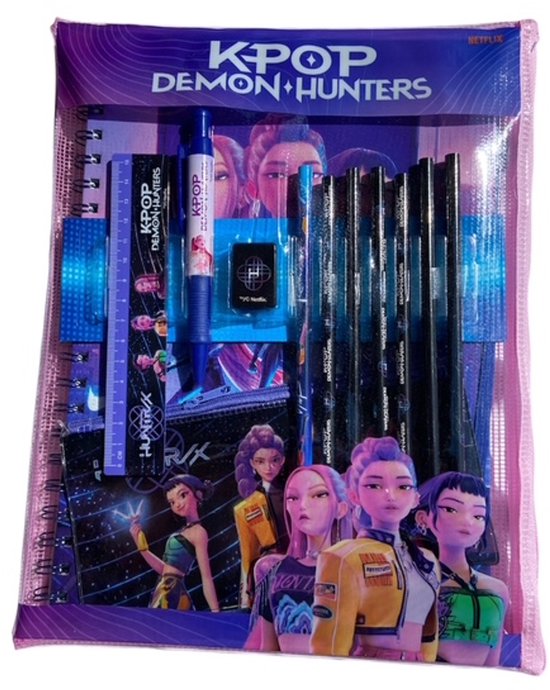 Set de papeterie K-Pop Demon Hunters dans un étui transparent. L'ensemble comprend un carnet, des crayons, des stylos, une règle et des gommes avec des personnages K-Pop.