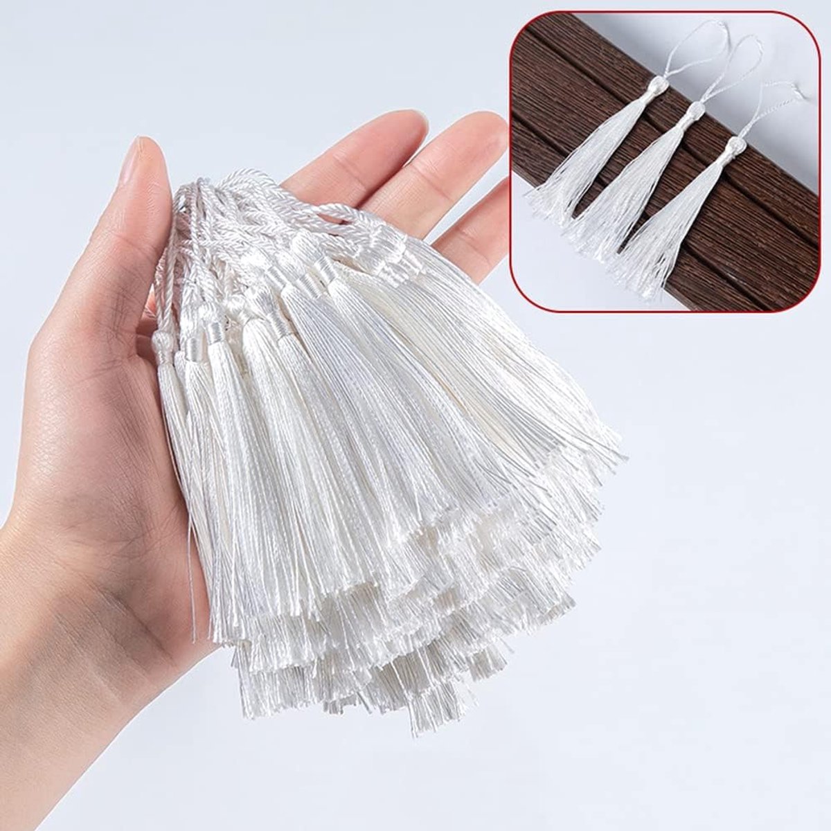 100 stuks handgemaakte zijdeachtige mini-kwasten, kleurrijke kwasten bladwijzers, rechte kwast hangers met touwlus voor sieraden maken DIY handwerk accessoires tassen bladwijzers souvenirs, wit