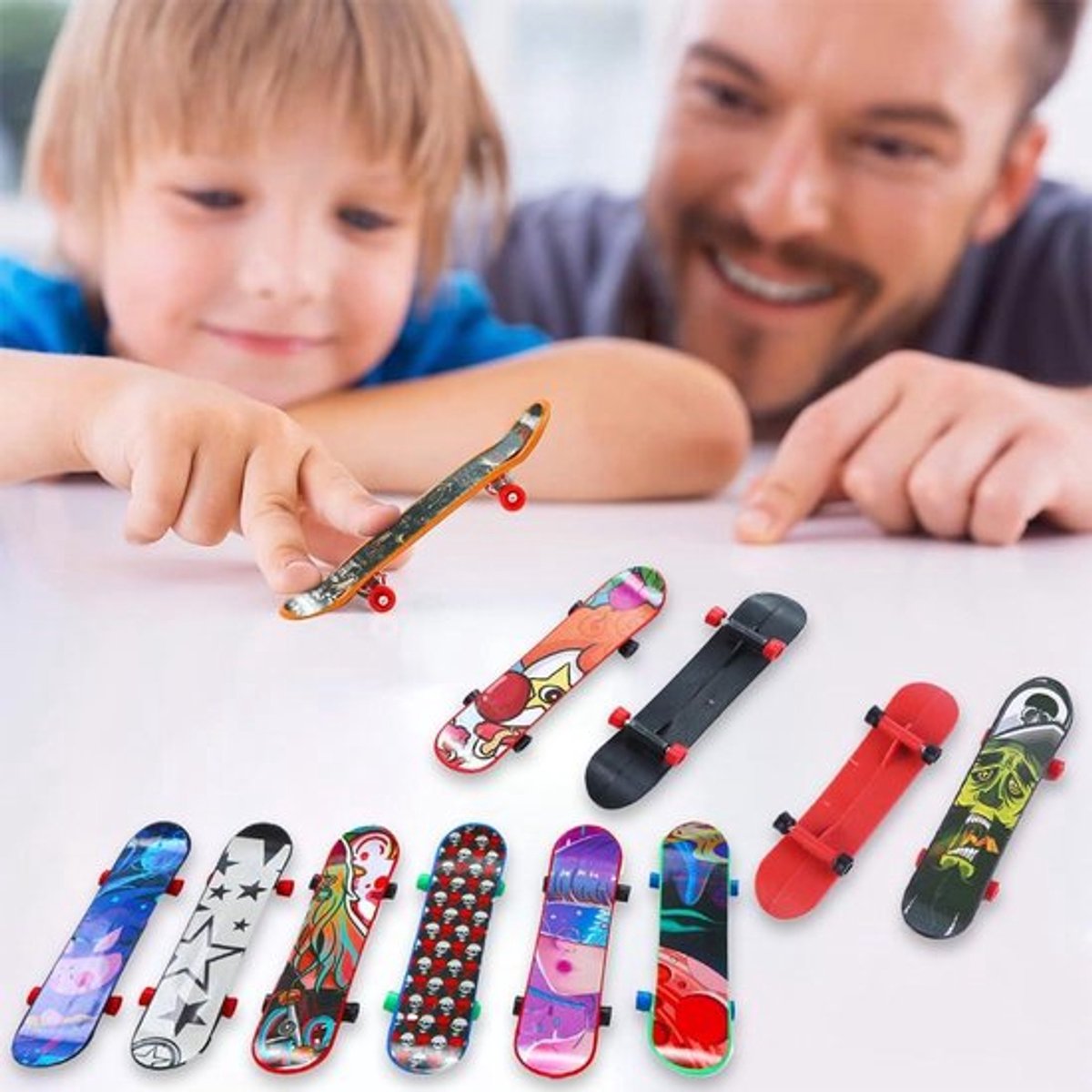 Mini skateboard set met 12 delen voor kinderen - Vingerboard spel - Skateboard speelgoed - Verjaardagscadeau