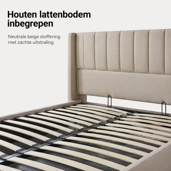 Dichtbij detailopname van de houten lattenbodem van een beige gestoffeerd bed. Het frame is zichtbaar met het opbergmechanisme.