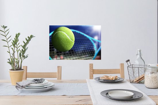 Muurstickers - Sticker Folie - Tennisracket slaat de bal - 60x40 cm - Plakfolie - Muurstickers Kinderkamer - Zelfklevend Behang - Zelfklevend behangpapier - Stickerfolie