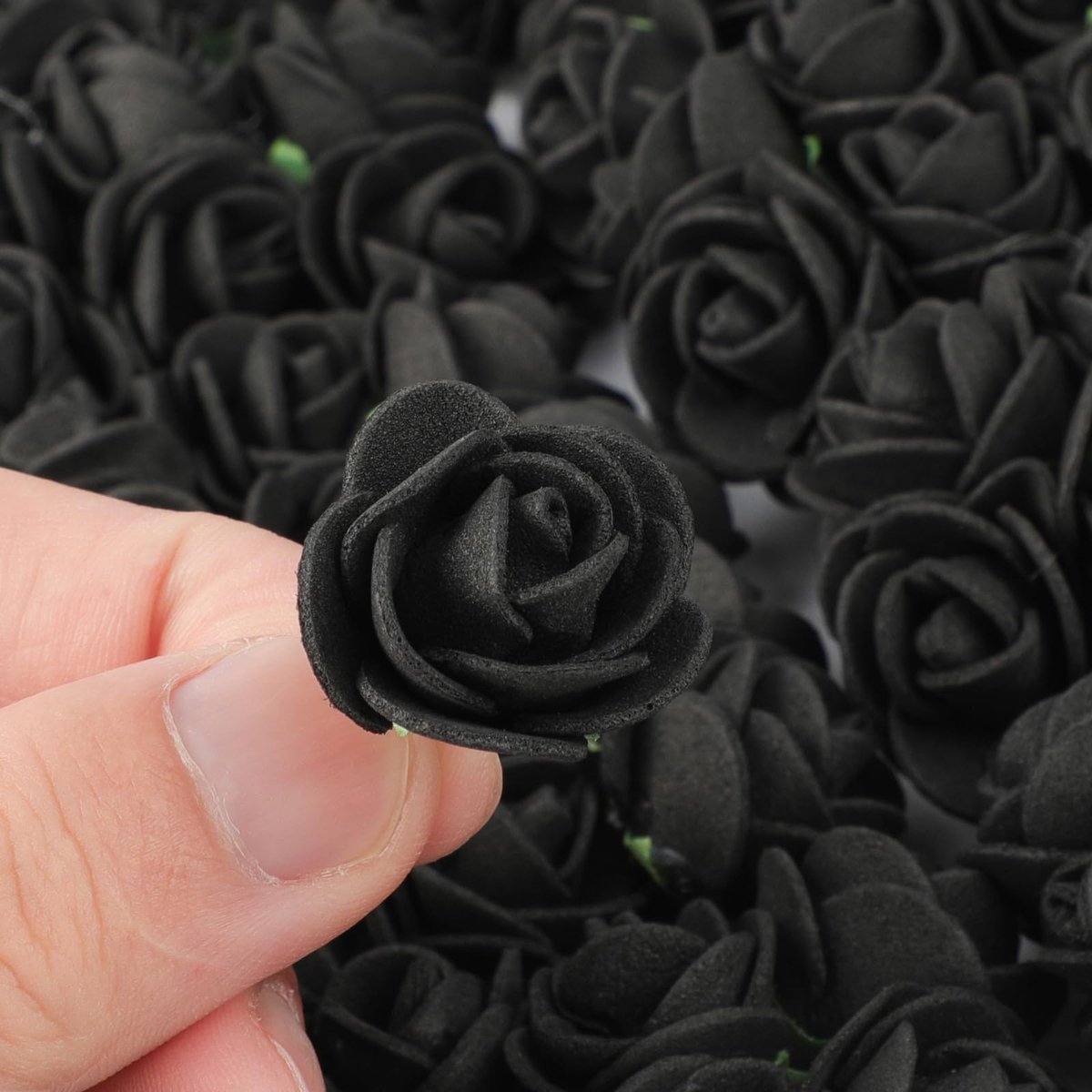 Pakket van 144 zwarte kunstrozen bloemhoofden, mini schuimrozen kunstrozen voor knutselwerk, kleine nepbloemen voor doe-het-zelf Valentijnsdag, Halloween, feest, festivaldecoratie, 2,5 cm