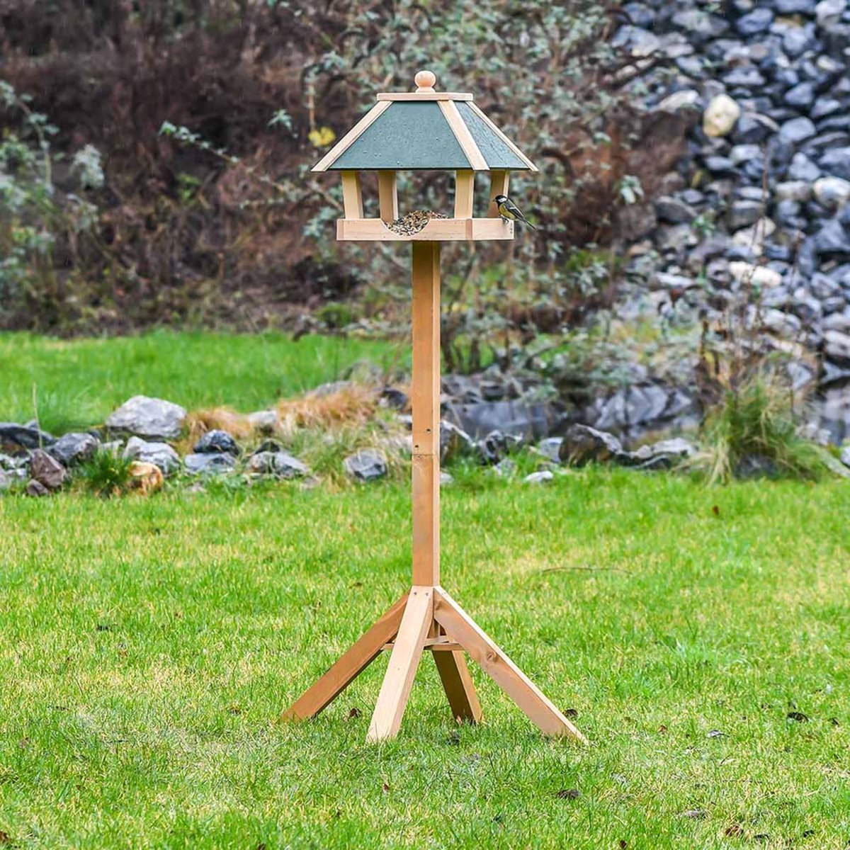 Wildlife Voederhuisje op Paal – Vogelvoerderhuisje Staand – FSC Hout Groen – Voor Tuin en Balkon – Inclusief Montagematerialen