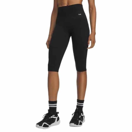Legging de sport capri pour femme en noir, vue de face.