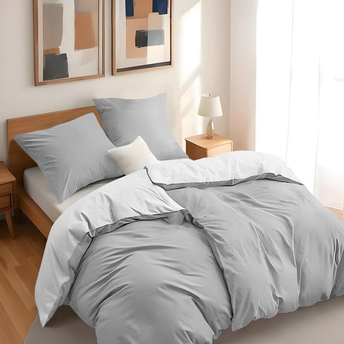 - 2 dekbedovertrekken 135x200 cm met 2 kussenslopen 80x80 cm - lichtgrijs/wit - 135x200 beddenset van 100% microvezel - 4 stuks - gecertificeerd vrij van chemicaliën (Oeko TEX)