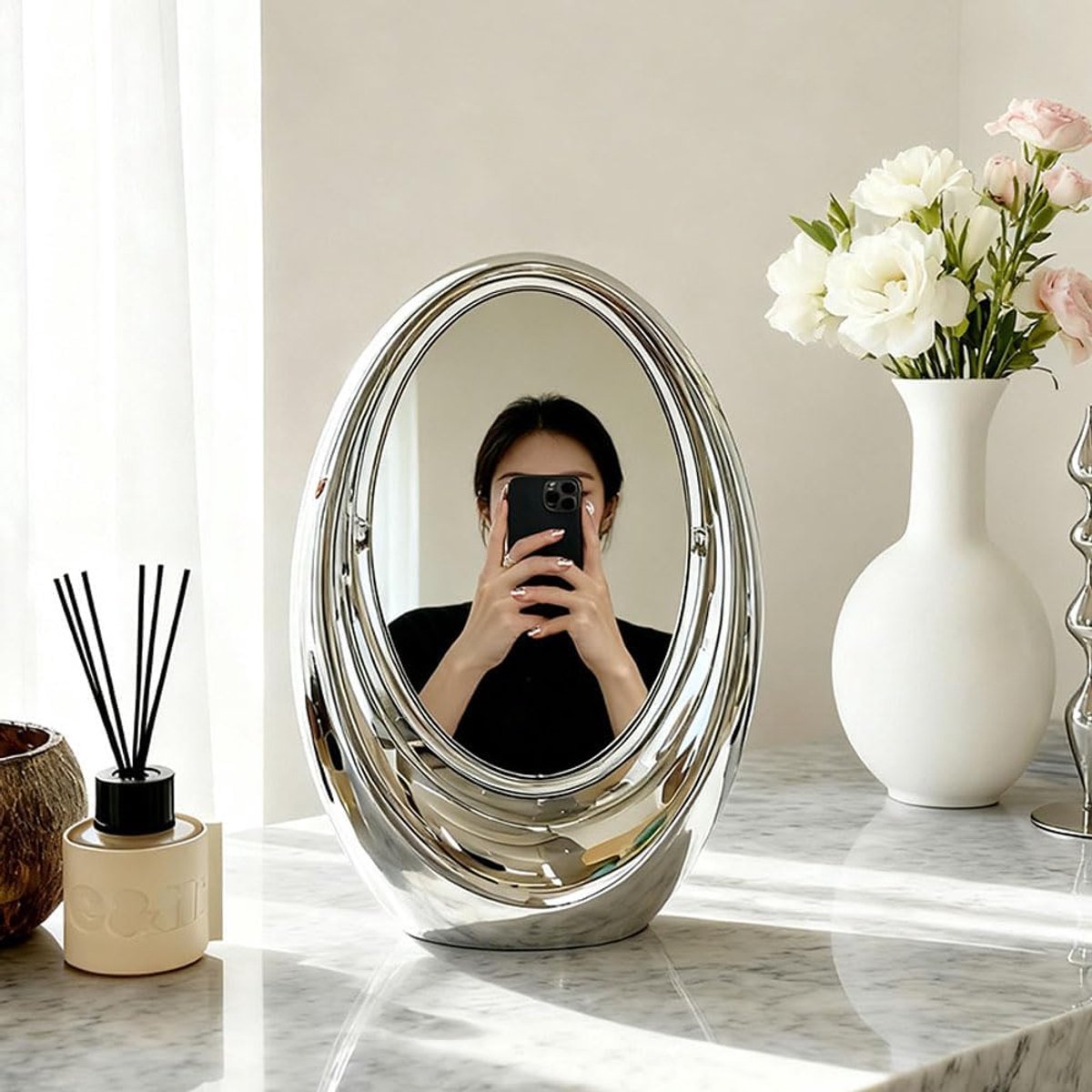 SnelShoppen - Ovalen Makeup Spiegel met Stand, Cosmetische Spiegel, Decoratieve Spiegel voor Badkamer, Slaapkamer, Woonkamer, 360 Graden Draaiend, Zil