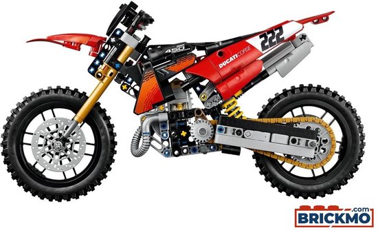 LEGO Technic Ducati motorfiets: rood, zwart en zilver, gedetailleerd motorblok en offroad banden.