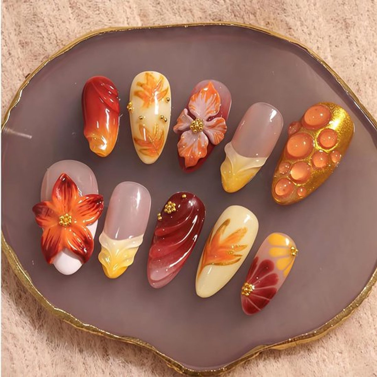 30 Stuks Herfst Esdoornblad Druknagels met 3D Bloemen en Gouden Blad Applicaties voor Feestelijke Nagelkunst