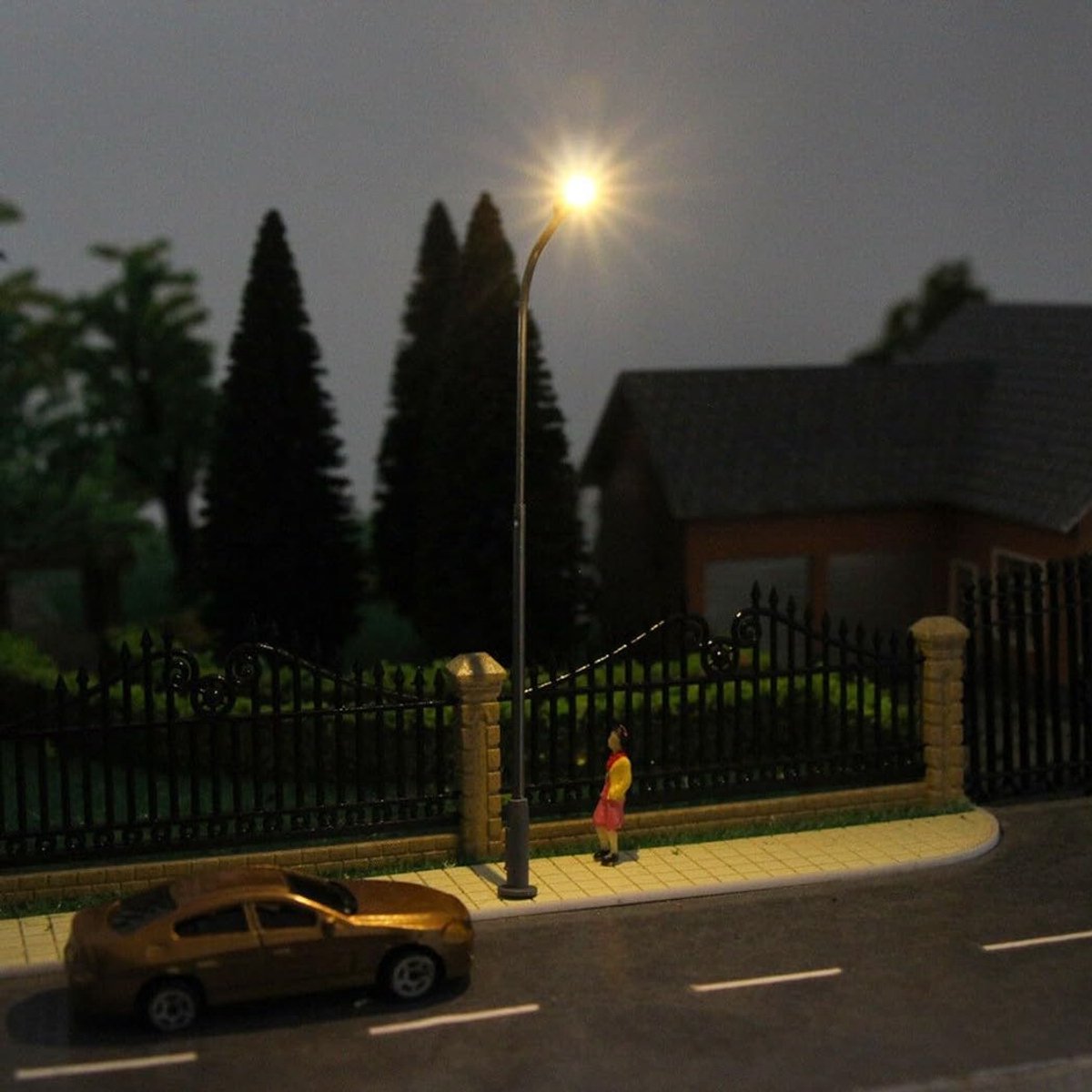 SnelShoppen - 10 Stuks Model Spoorweg Train Lampen Poles, Model Straatverlichting Warm Wit OO/HO Schaal Lampen Post 1:87 DC/AC 3V