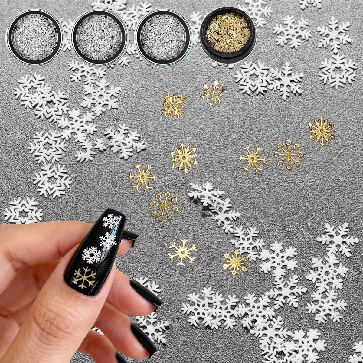 Mini sneeuwvlokken decoratie 450 stuks - witte sneeuwvlokken - gouden glitteraccenten - ideaal voor kerstdecoratie - ShopVlot