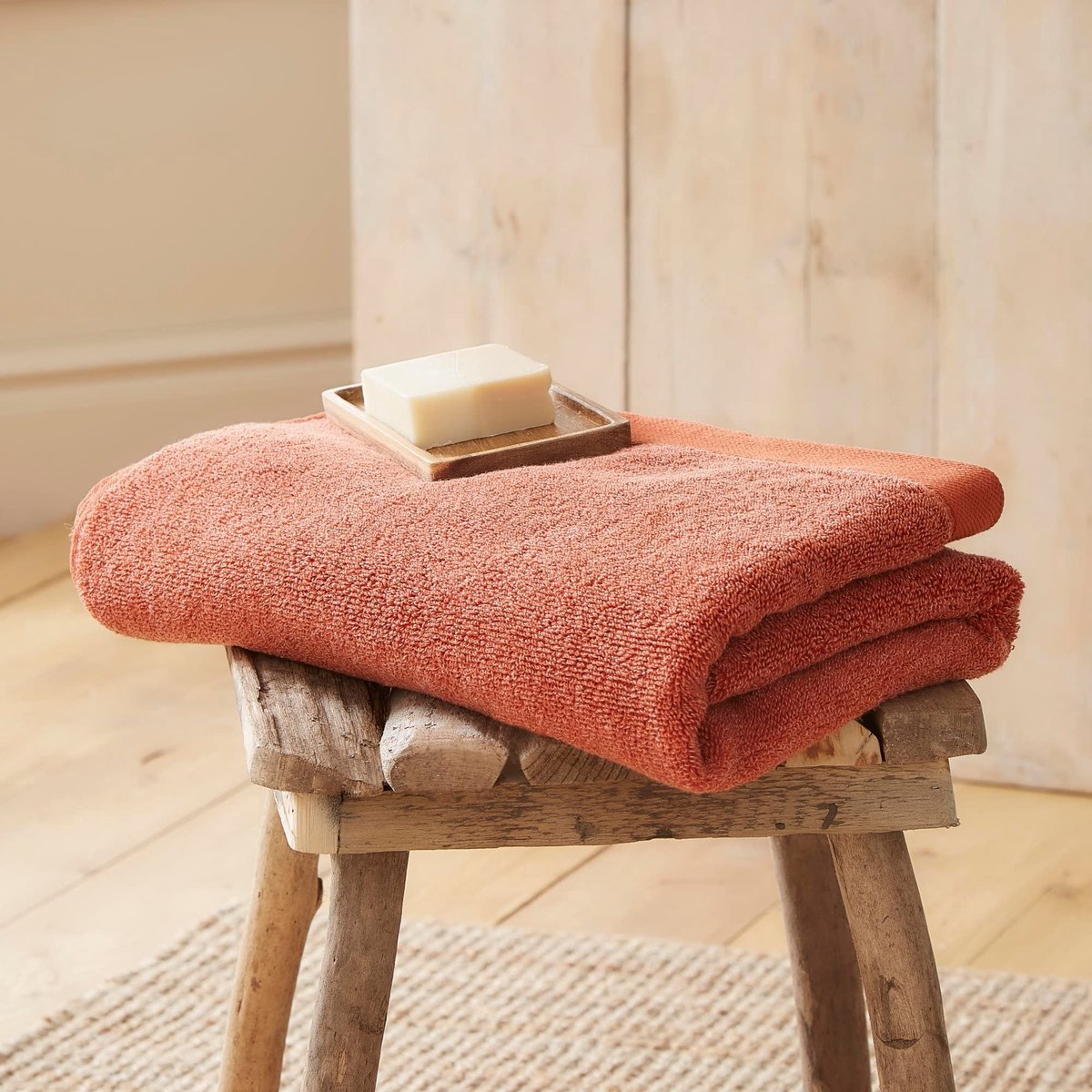 SnelShoppen - Terracotta Badhanddoek 70 x 130 cm - Zacht en Absorberend - 600GSM Premium Katoen - Duurzaam Katoen (BCI) - Gerecyclede Flessen - Oranje