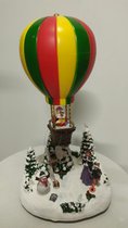 Kerstdorp Luchtballon met kerstman - kerstbomen - sneeuw - decoratie - kersthuisje - met licht