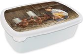 Broodtrommel Wit - Lunchbox - Brooddoos - Jongen - Kippen - Kippenhok - 18x12x6 cm - Volwassenen