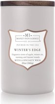 Colonial Candle – Manly Indulgence - Signature Winter's Edge – 566 gram | geurkaars voor winter en kerst | houtig, fris en kruidig | groene bladeren, appel, cederhout, ozon & mos |